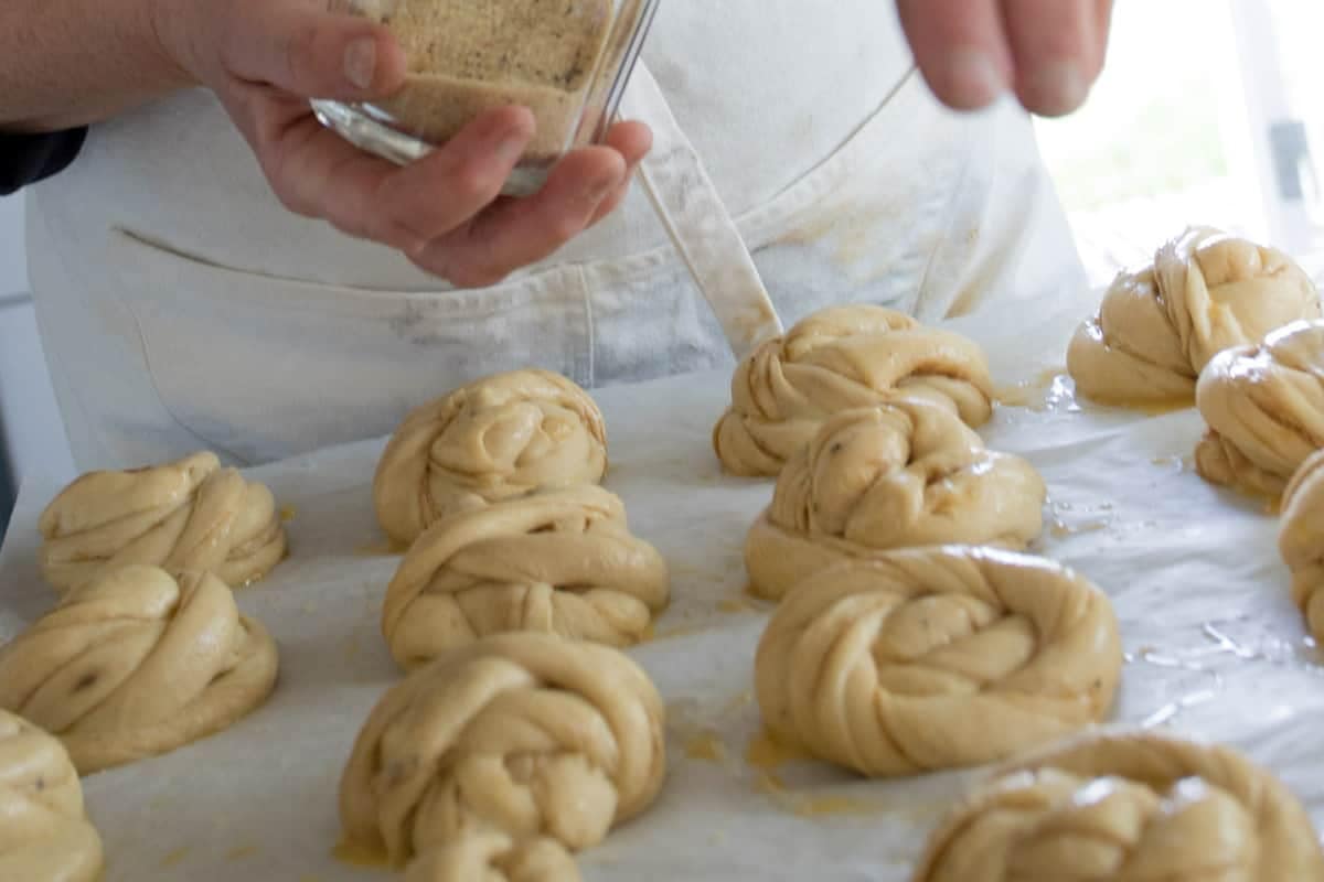 kaneelbollen bakken
