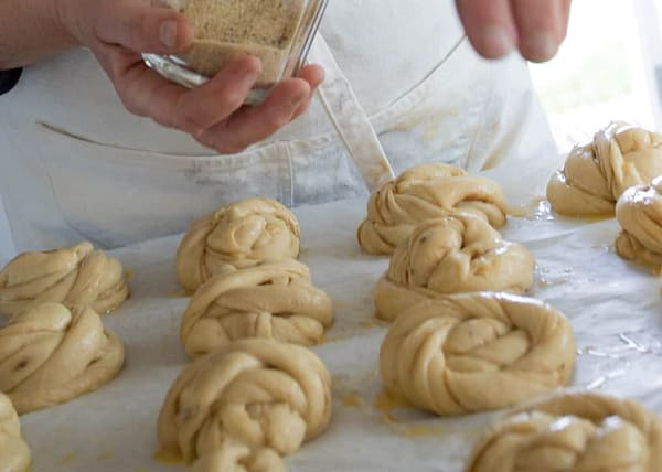 kaneelbollen bakken