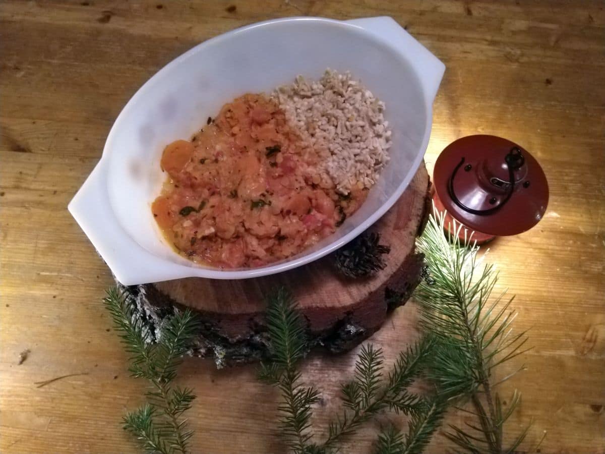 Tillval: En portion vegansk gryta med svensk odlad naken havre.