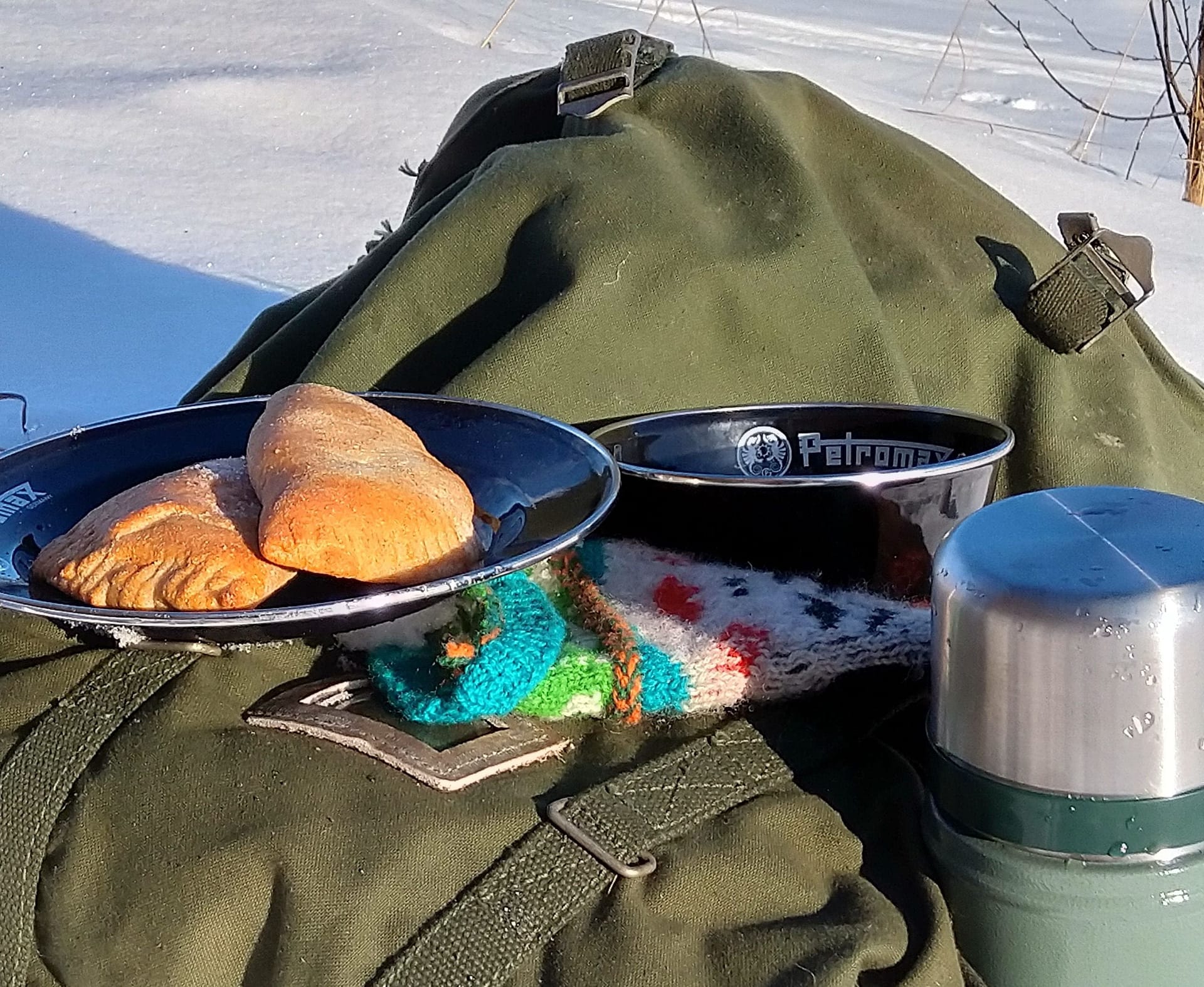 Tillval: Varm ärtsoppa i en termos med två mumsiga piroger